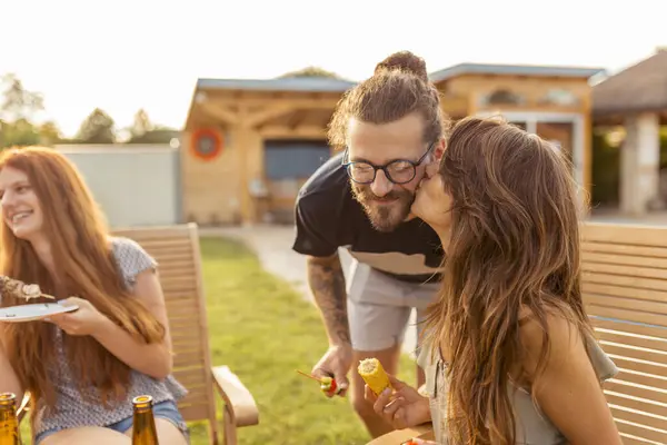 Beautiful Young Couple Love Having Fun Friends Backyard Barbecue Party — Stock Photo, Image