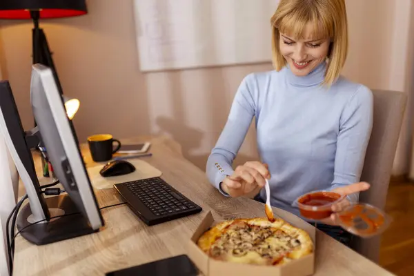 Woman Sitting Her Desk Home Office Eating Pizza While Taking — Stock Photo, Image