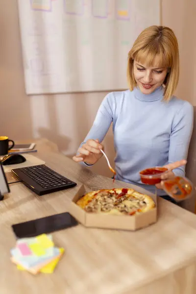 Woman Sitting Her Desk While Working Home Office Eating Pizza — Stock Photo, Image