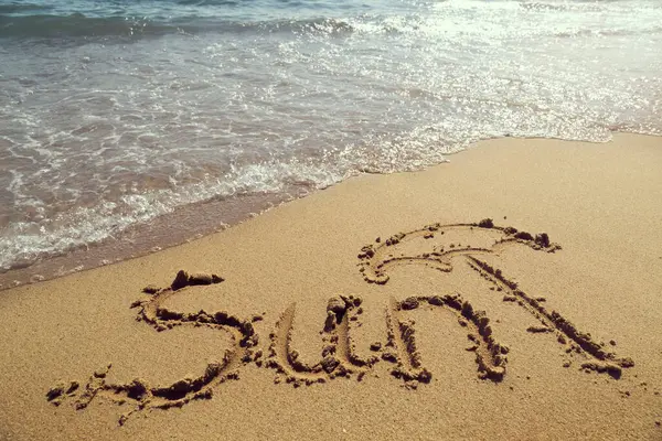 Word Sun Handwriten Sand Beach Next Water Line — Stock Photo, Image
