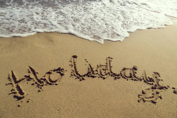 Word Holiday Handwritten Golden Sand Beach Next Waterline — Stock Photo, Image