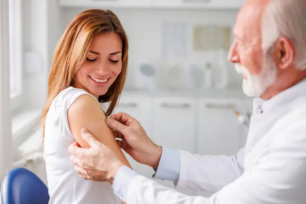 Healthcare Specialist Applying Medical Patch Patient Injecting Vaccine Young Woman — Stock Photo, Image