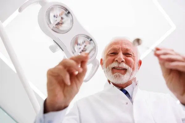 Low Angle View Dentist Holding Nagled Mirror Needle While Checking — Stock Photo, Image