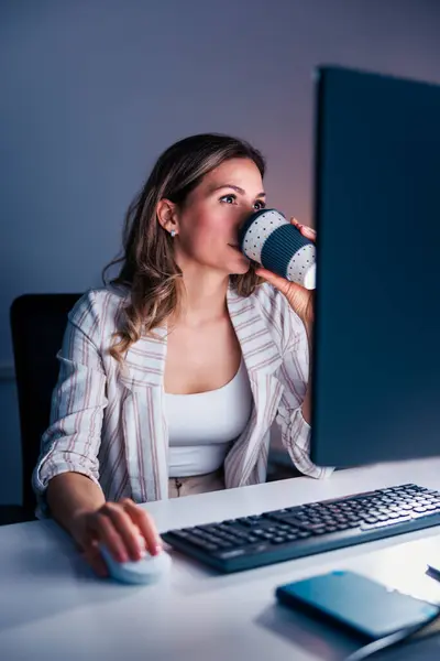 Female Web Designer Working Late Office Drinking Coffee Using Laptop — Stock Photo, Image