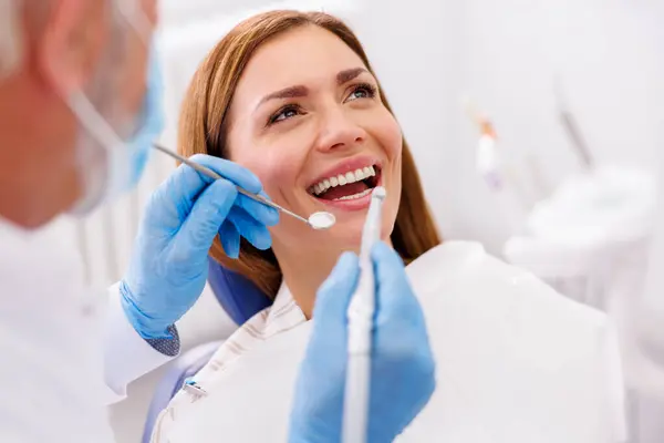 Dentist Fixing Patient Tooth Dental Clinic Using Dental Drill Angled — Stock Photo, Image