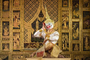 Pantomim (Khon) Hanuman, Tayland 'ın Wat Phra Khao, Ayutthaya, Tayland' da halka açık bir yerde Tayland 'da, Ramayana' dan gizlenmiş geleneksel bir klasik maymun dans dramıdır.