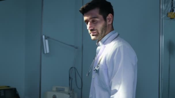 Портрет Красивого Хірурга Який Працює Операційній Кімнаті Охорони Здоров Медицини — стокове відео