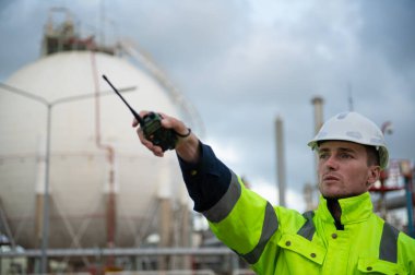 Rafineri endüstrisi, endüstriyel üretim, petrol ve gaz rafinerisi fabrikası, Petrokimya fabrikası