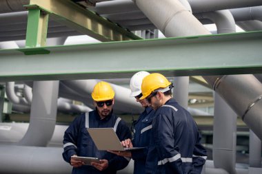 Rafineri endüstrisi, endüstriyel üretim, petrol ve gaz rafinerisi fabrikası, Petrokimya fabrikası