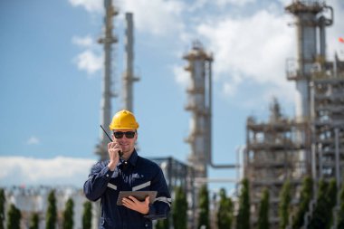 Rafineri endüstrisi, endüstriyel üretim, petrol ve gaz rafinerisi fabrikası, Petrokimya fabrikası