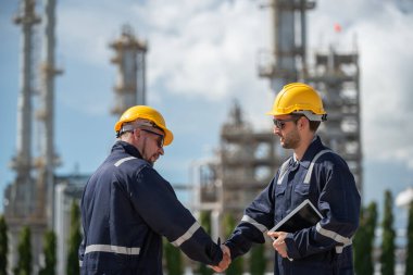 Rafineri endüstrisi, endüstriyel üretim, petrol ve gaz rafinerisi fabrikası, Petrokimya fabrikası