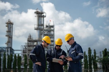 Rafineri endüstrisi, endüstriyel üretim, petrol ve gaz rafinerisi fabrikası, Petrokimya fabrikası