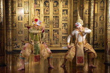 Pantomim (Khon) Tayland 'ın başkenti Ayutthaya' da Wat Phra Khao 'da Tayland tablolarının bir arkaplanı ile geleneksel Tayland klasik maskeli oyun sahneleridir.