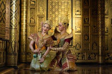 Pantomim (Khon) Tayland 'ın başkenti Ayutthaya' da Wat Phra Khao 'da Tayland tablolarının bir arkaplanı ile geleneksel Tayland klasik maskeli oyun sahneleridir.