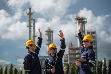 Rafineri endüstrisi, endüstriyel üretim, petrol ve gaz rafinerisi fabrikası, Petrokimya fabrikası