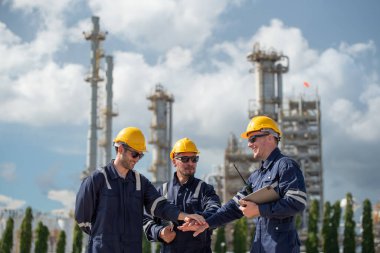Rafineri endüstrisi, endüstriyel üretim, petrol ve gaz rafinerisi fabrikası, Petrokimya fabrikası