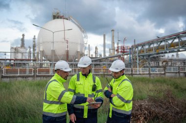 Rafineri endüstrisi, endüstriyel üretim, petrol ve gaz rafinerisi fabrikası, Petrokimya fabrikası