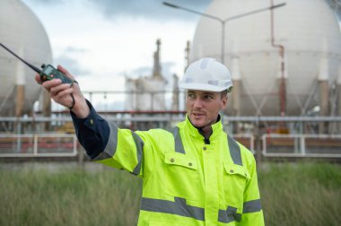 Rafineri endüstrisi, endüstriyel üretim, petrol ve gaz rafinerisi fabrikası, Petrokimya fabrikası