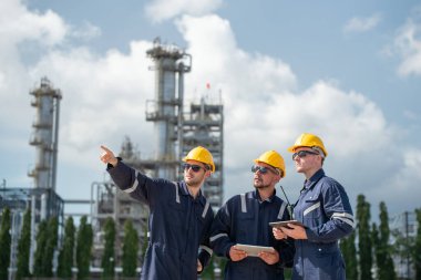 Rafineri endüstrisi, endüstriyel üretim, petrol ve gaz rafinerisi fabrikası, Petrokimya fabrikası