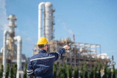 Rafineri endüstrisi, endüstriyel üretim, petrol ve gaz rafinerisi fabrikası, Petrokimya fabrikası