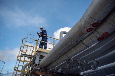Rafineri endüstrisi, endüstriyel üretim, petrol ve gaz rafinerisi fabrikası, Petrokimya fabrikası