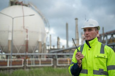 Rafineri endüstrisi, endüstriyel üretim, petrol ve gaz rafinerisi fabrikası, Petrokimya fabrikası