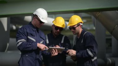 Rafineri endüstrisi, endüstriyel üretim, petrol ve gaz rafinerisi fabrikası, Petrokimya fabrikası