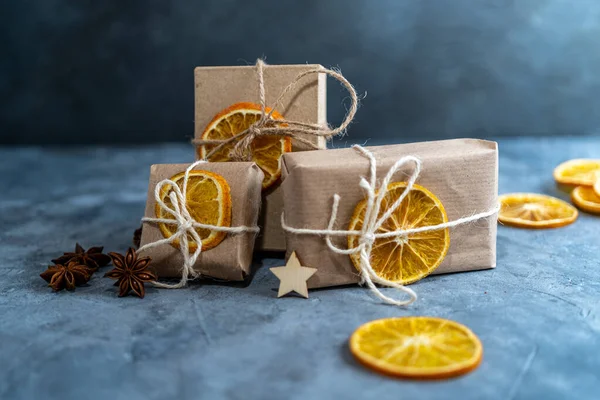 stock image Zero waste Christmas concept. Eco-friendly kraft paper wrapping gifts on a slate table. DIY gifts, eco decor. Copy space, banner.