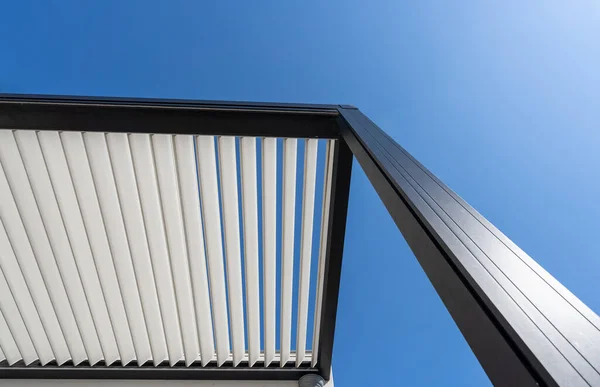 Çevre dostu biyolimatik alüminyum pergola yapı, tente ve teras çatısı