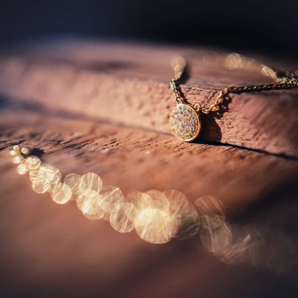 Prachtige Ketting Een Vintage Houten Schors Een Romantisch Verhaal Macro — Stockfoto