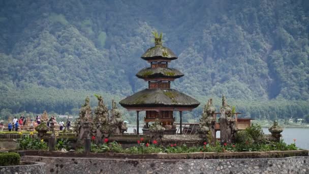 Torre Meru Balinesa Tradicional Templo Pura Ulun Danu Bratan Bali — Vídeo de Stock