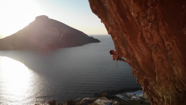 Günbatımında Grande Grotta Mağarası Nın Sert Dik Bir Bölümünde Yunanistan Telifsiz Stok Video