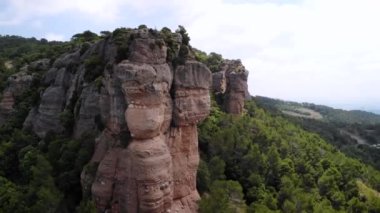 La Mola Dağı İHA manzaralı Barcelona, İspanya. Yüksek kalite 4k görüntü