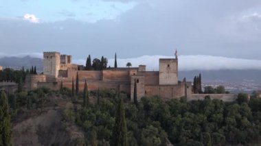 San Nicolas bakış açısından, Granada 'daki Alhambra Kalesi, Endülüs, İspanya. Yüksek kalite 4k görüntü