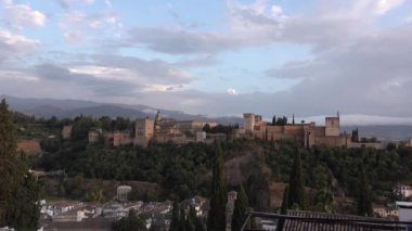 San Nicolas bakış açısından, Granada 'daki Alhambra Kalesi, Endülüs, İspanya. Yüksek kalite 4k görüntü