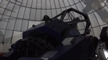 Sierra Nevada Gözlemevi, Endülüs, İspanya 'dan dev bir teleskop. Yüksek kalite 4k görüntü