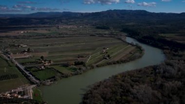 Ebro nehri 4K hava aracı görüntüsü. Yüksek kalite 4k görüntü