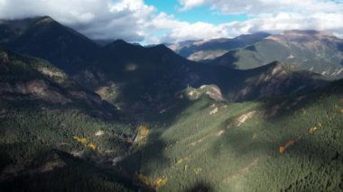 Andorra 'daki Pirene Dağları 4K insansız hava aracı görüntüleri. Yüksek kalite 4k görüntü