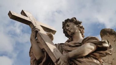 Roma 'daki Katolik heykeli. Yüksek kaliteli FullHD yavaş çekim görüntüleri