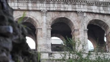 Roma kolezyum kemerleri. Yüksek kaliteli ağır çekim FullHD görüntüler
