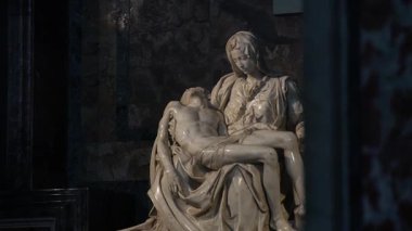 Vatikan 'ın içindeki Roma' nın ünlü heykeli la pieta. Yüksek kaliteli FullHD yavaş çekim görüntüleri