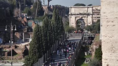 Roma 'daki insanlar tarihi kalıntılar. Yüksek kaliteli FullHD görüntüler