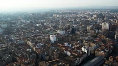 Zaragoza şehri, sabah hava manzaralı. Yüksek kalite 4k görüntü