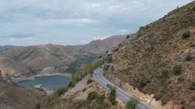 Sierra Nevada, Endülüs 'teki Dağ Yolu İHA görüntüleri. Yüksek kalite 4k görüntü