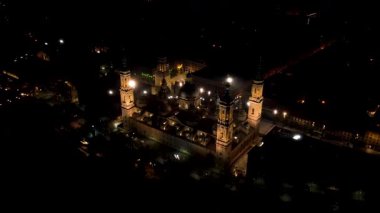 Pilar hava gece görüşünden Zaragoza Katedrali. Yüksek kalite 4k görüntü