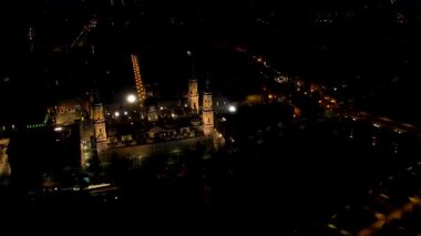 Pilar hava gece görüşünden Zaragoza Katedrali. Yüksek kalite 4k görüntü