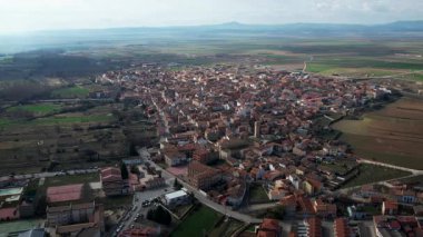 Monreal del Campo hava manzaralı, Madrid yakınlarında tipik bir İspanyol kasabası. Yüksek kalite 4k görüntü