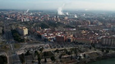 Zaragoza şehri, sabah hava manzaralı. Yüksek kalite 4k görüntü