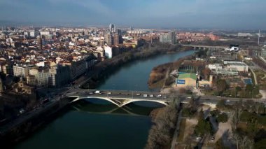 Zaragoza şehri, sabah hava manzaralı. Yüksek kalite 4k görüntü