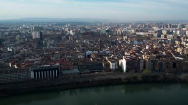 Zaragoza şehri, sabah hava manzaralı. Yüksek kalite 4k görüntü